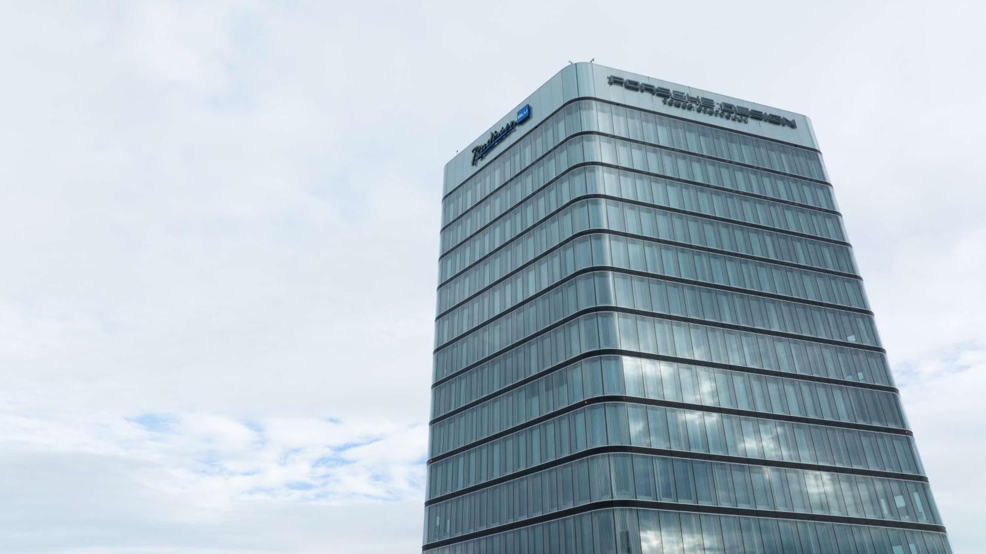 Radisson Blu Hotel At Porsche Design Tower สตุตการ์ต ภายนอก รูปภาพ