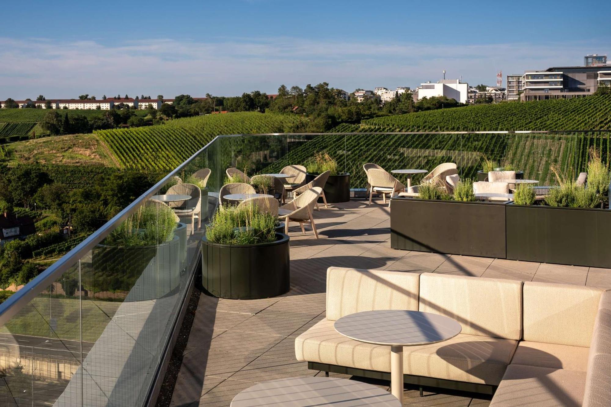 Radisson Blu Hotel At Porsche Design Tower สตุตการ์ต ภายนอก รูปภาพ