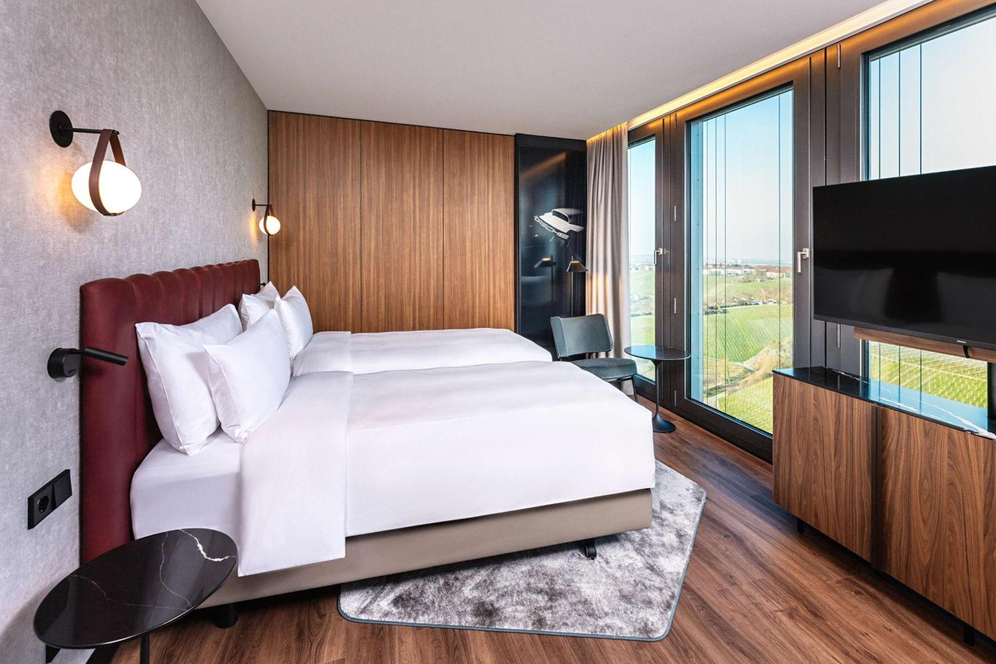 Radisson Blu Hotel At Porsche Design Tower สตุตการ์ต ภายนอก รูปภาพ