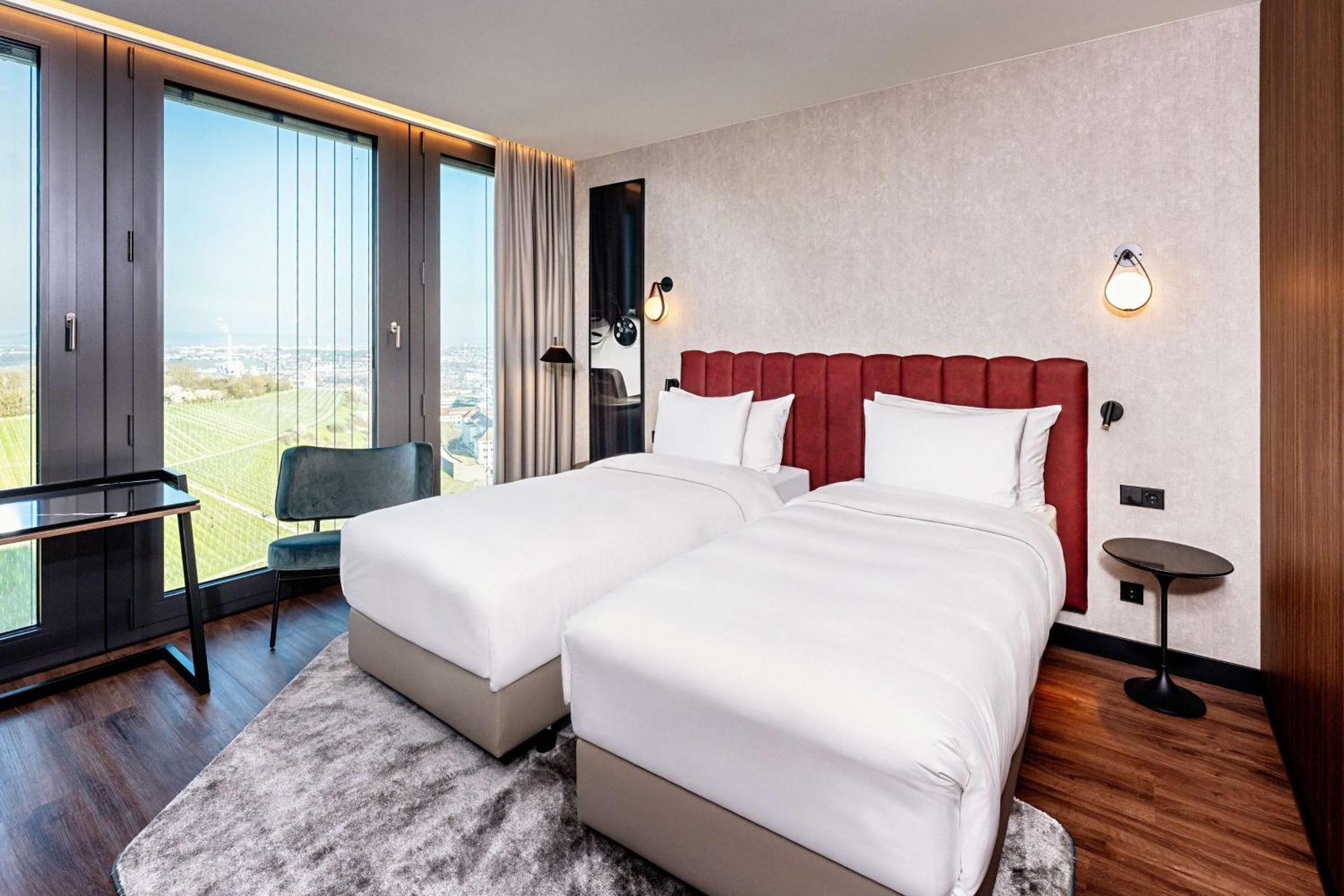Radisson Blu Hotel At Porsche Design Tower สตุตการ์ต ภายนอก รูปภาพ