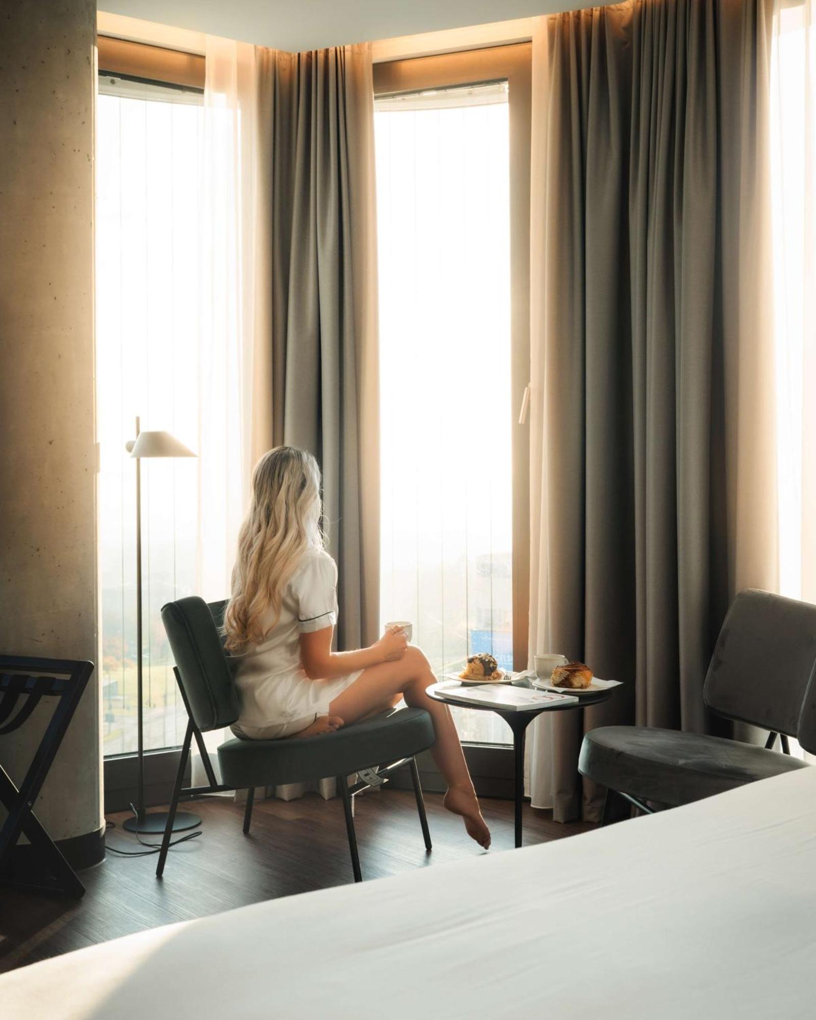Radisson Blu Hotel At Porsche Design Tower สตุตการ์ต ภายนอก รูปภาพ