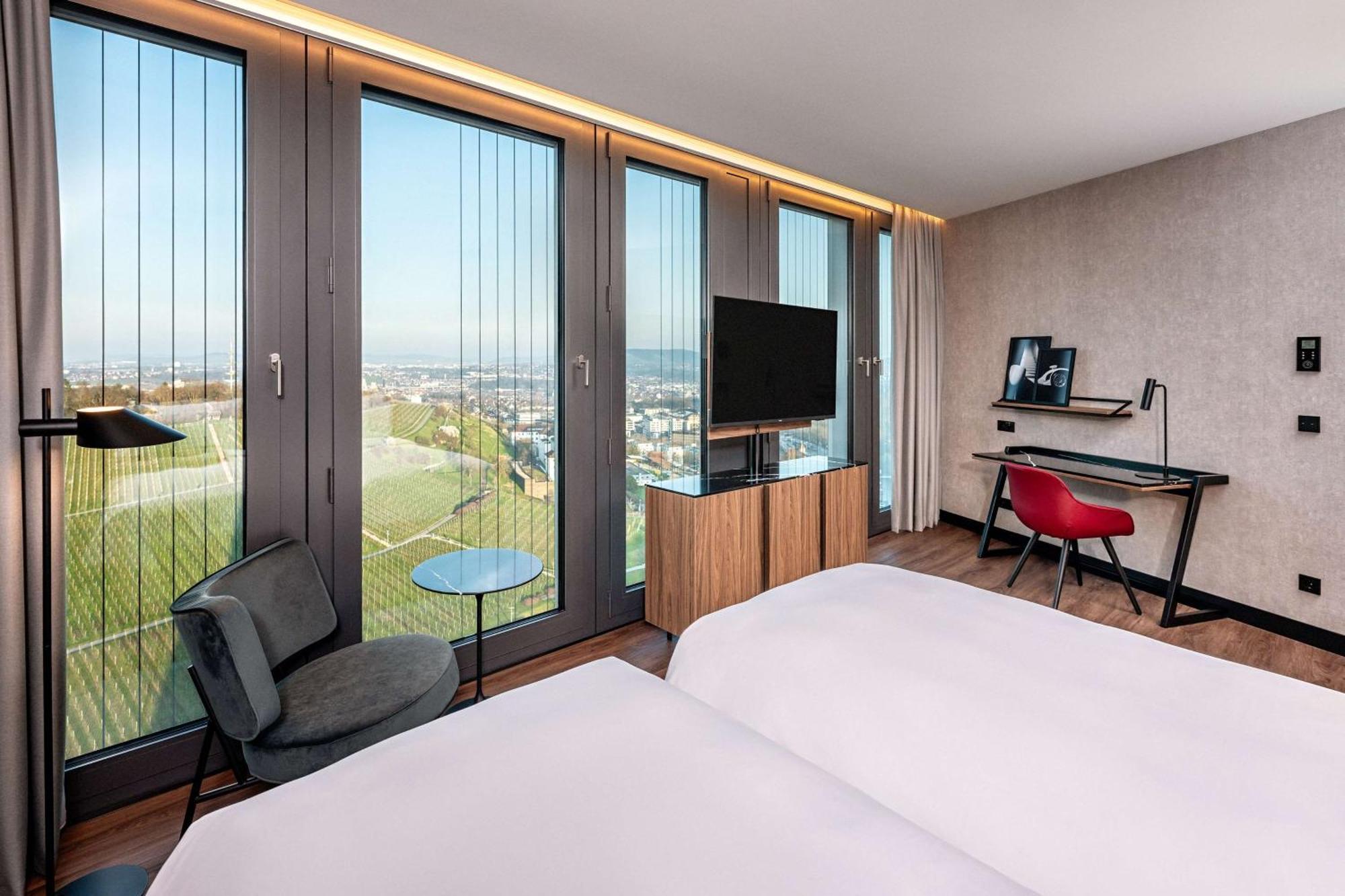 Radisson Blu Hotel At Porsche Design Tower สตุตการ์ต ภายนอก รูปภาพ