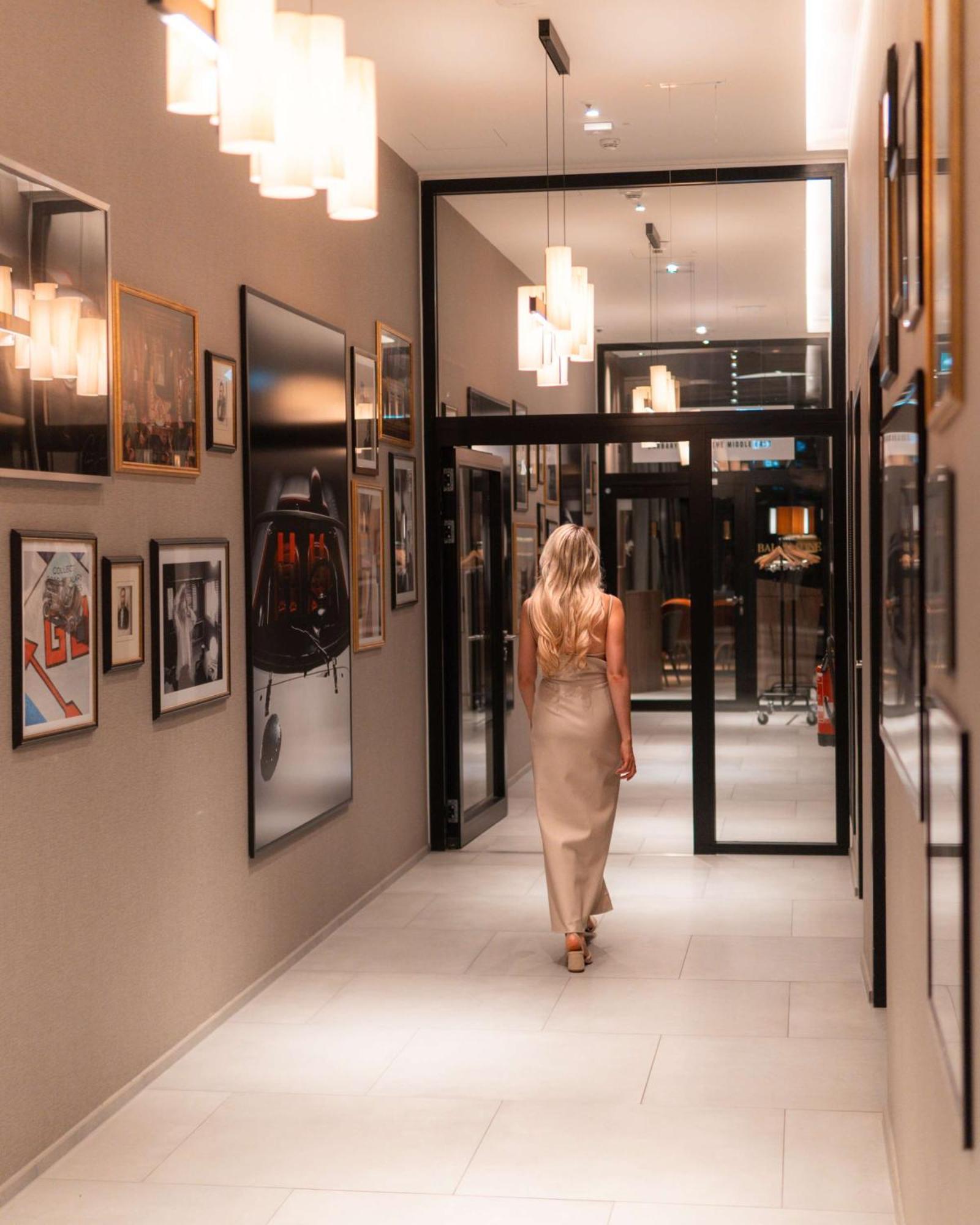 Radisson Blu Hotel At Porsche Design Tower สตุตการ์ต ภายนอก รูปภาพ